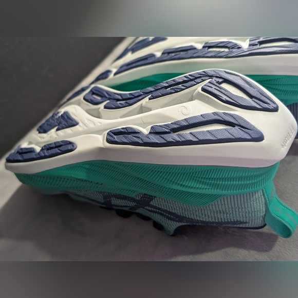 Women's Asics Superblast Size 7.5 - Picture 12 of 16